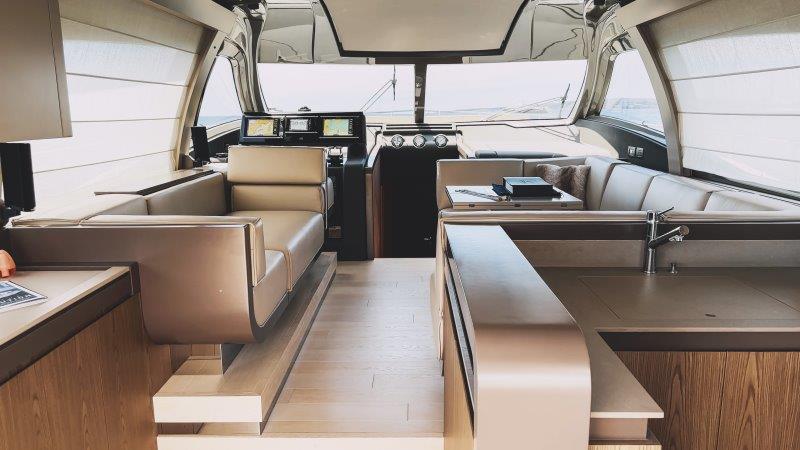 2017 FERRETTI YACHTS 550 